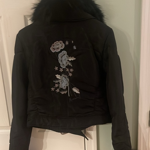 Brand new black ski jacket with fur collar and fur cuffs - Picture 3 of 5